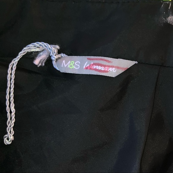 M & S Pattern Skirt - Picture 3 of 5